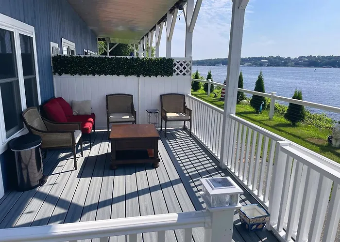 Riverside Retreat Waterfront Guest House
